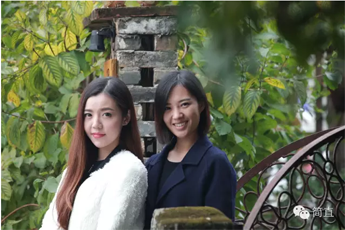 在四合院與高顏值氣質(zhì)美女一起品咖啡，你愿意么？